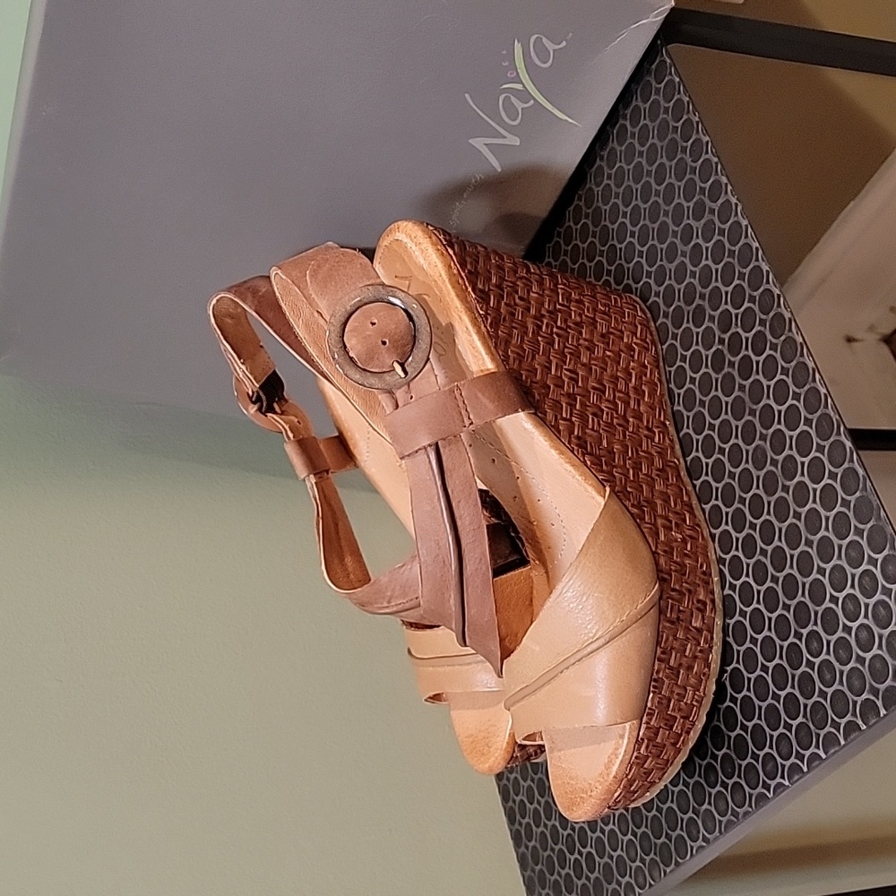 Naya wedge sandals